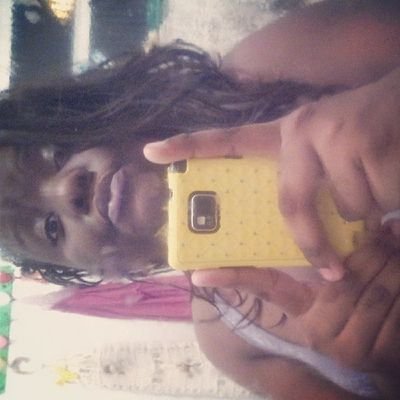 Ela não é tua, ela so atua bem :-*