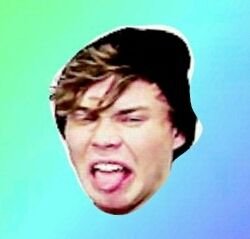 HIT TWEET LIMIT ON ALL MY ACCOUNTS PLEASE KEEP VOTING #vote5sos