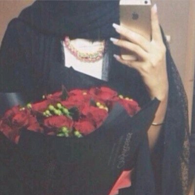 مدللهـ متلي لا يليق بها حزن الحب لا يلائم برائتها همجية الحنين لا يناسب عينيها اعباء الغياب . Instagram:xsaliy_7
