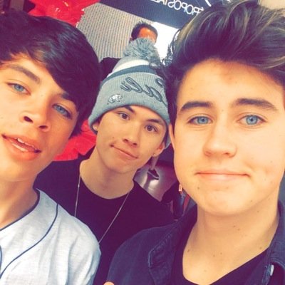follow @fyihemmings