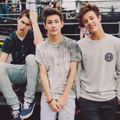 follow @fyihemmings