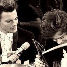 harry loves louis and louis loves harry // @domIouist telling you the truth