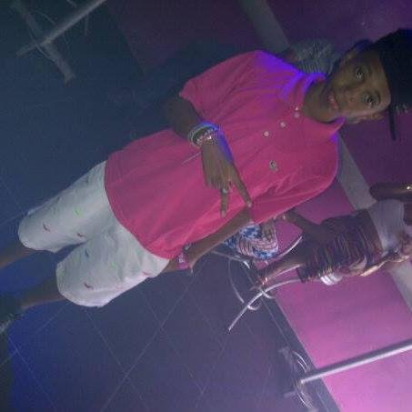 Diios & Mi Familiia ♥ Muertee Ah Los Envidiosos .l. Ilovee El Rap Adicto A La Hooka'

Mi FB https://t.co/BIeuxAS6L1