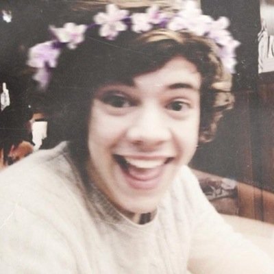 ✨Hey guys!! this is a free follow account dont follow me Please go follow @cryingbcstylezz instead just ask for a follow and she will follow you back✨