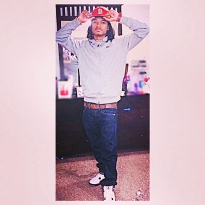 @prettyboy065 @bankroll843 follow my muthafukn bubbaz my team winnin