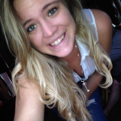 21. Mommy to be. Phlebotomist. Nursing student. Dancer. R.I.P Schuyler Mollett. Follow mee ❤