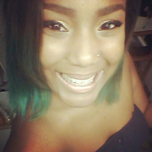 Chanteuse et auteur ..J'ai pas le temps j'ai un objectif. J'aime Jésus #BBM :290899AB...