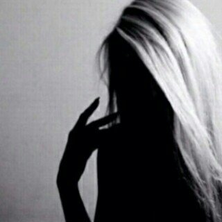 عشرينيه  ♥ أحب  الهدوءء والضحكك ،عائلتي  هم كل حياتي ،أحب قرآئة آلكتب والرؤيـآت ، حالمه جدآ ، ؤالمجهول بي لآ حدود له . .♥