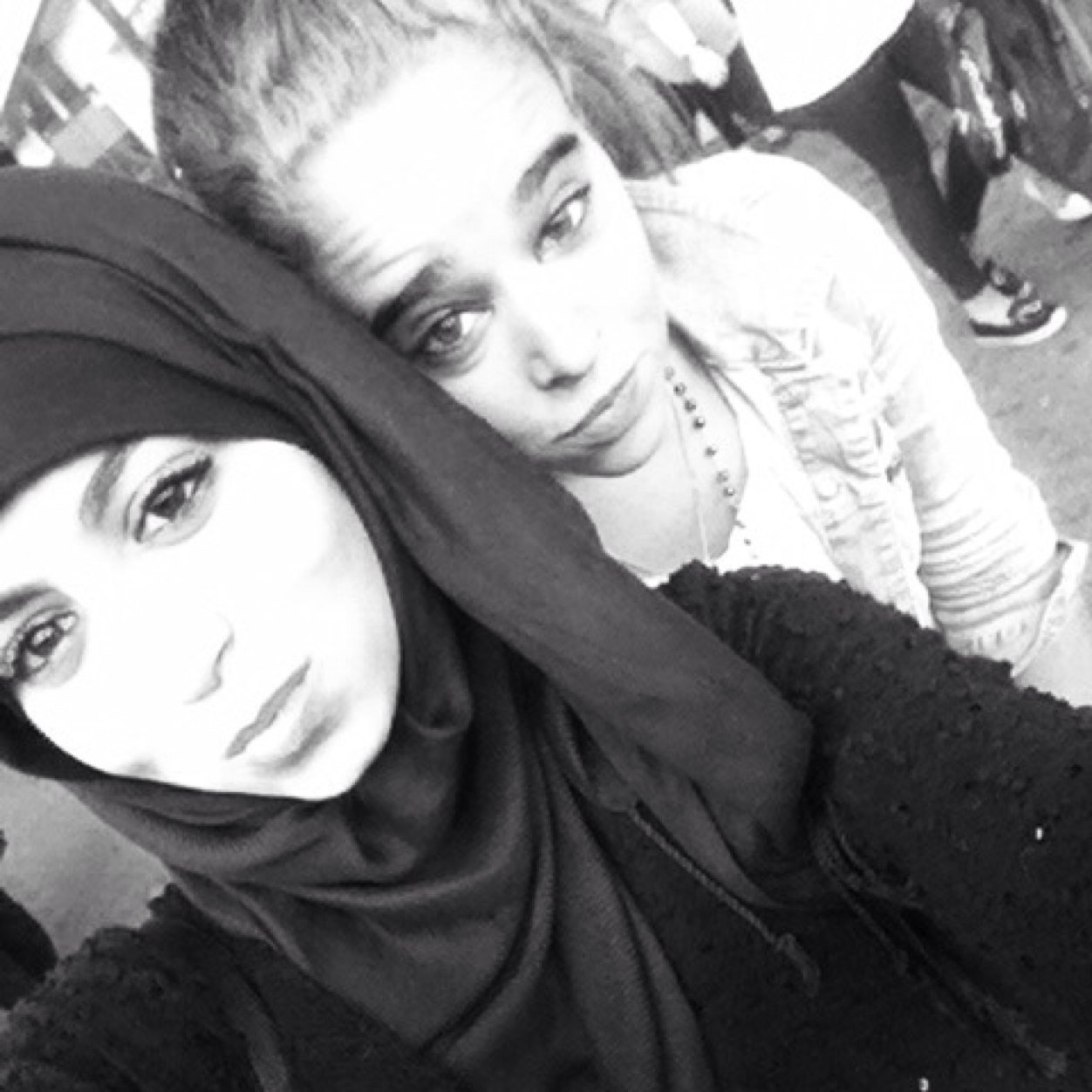 InesMmt's profile picture. Ton futur dépend de tes rêves. Ne perds pas de temps, va te coucher.