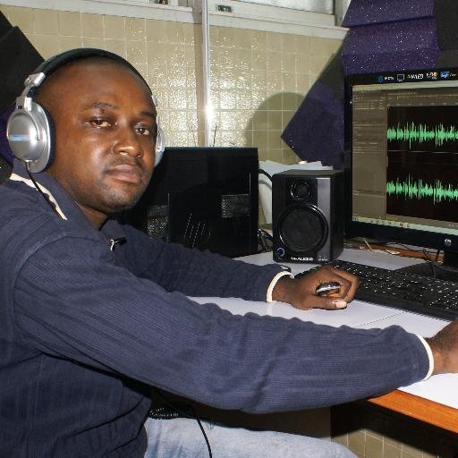Jeune de 31 ans, camerounais et exercant dans le domaine de la television, ingenieur de son.