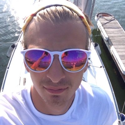23 yo entrepreneurially minded financial economics student with a great passion for sailing. Loves his country.