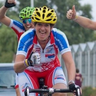 getrouwd met Marien en trotse moeder van Billy, Roxy en Mex. Accountmanager binnenzonwering bij Vitrona Naaldwijk