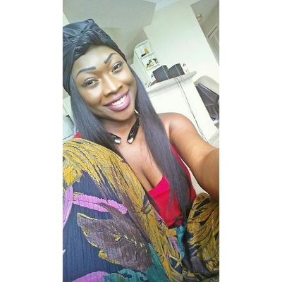 Ravenbonita's profile picture. my twin tho , @common_sense___