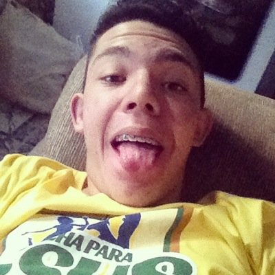 Livre, ousado, realizador, a pessoa mais feliz da terra. Jesus na cabeça! Ray te amo ❤️