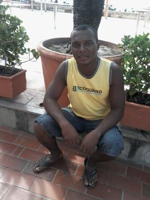angolano 23cm gostaria de conhecer casais e lésbicas para fantasias ou un sexo atres o mais  meu imail e corvoanjo@hotmail.com