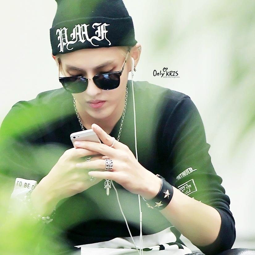 เรียกพี่ว่า 'ซี' ถ้าเกิดไม่อยากจำพี่ซ้ำกับคนอื่น พี่หล่อมากมาย [KRiSZee] ✪ บอทคริสผู้รวยความหล่อ ฟลอพี่มาพี่จะดูแลอย่างดี (?) จุ๊บ ❥ลู่นารายณ์