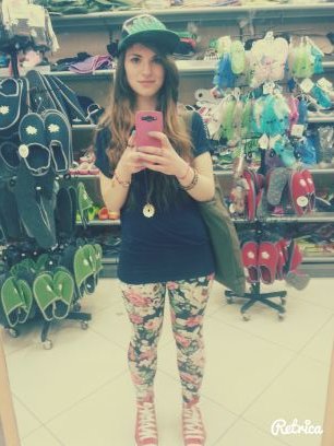 music and create clothes are my passion:) follow me and i'll follow:))i love austin mahone zayn ,liam,harry  niall and louis:) directioner:) and mahomie forever