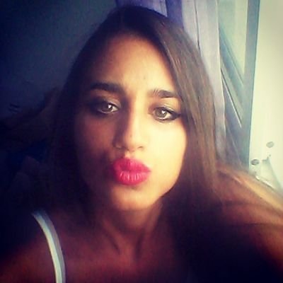 La vida es como un espejo: te sonríe si la miras sonriendo luchar reir y vivir esa es la clave de la vida