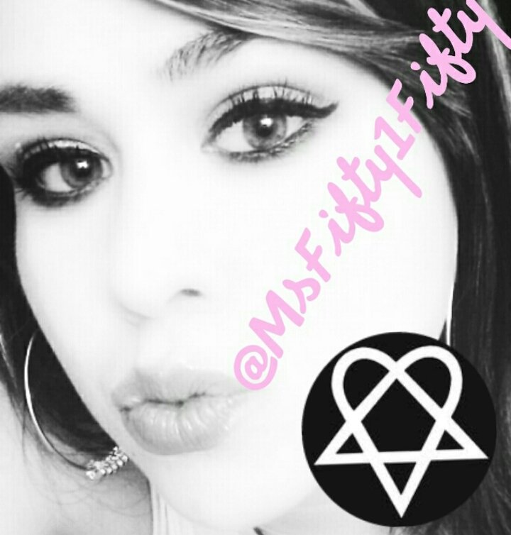 I love MUSIC ][-][ ][ ][\/][ To write & read ! enjoy singing my favorite songs 
! & watching FUNNY YouTube videos too ▶