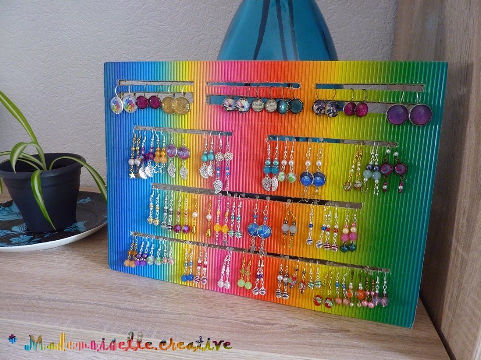 Créatrice de bijoux colorés et originaux, 100% faits main!