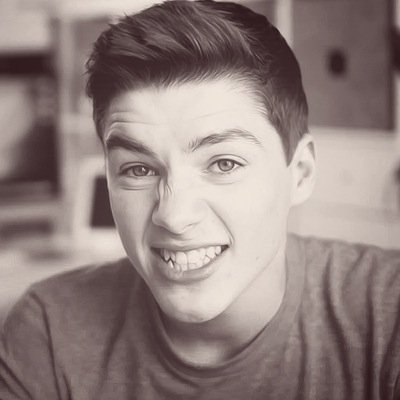 FakingTheFaker's profile picture. Delaying videos one day at a time✌️
Single/Gay/Looking