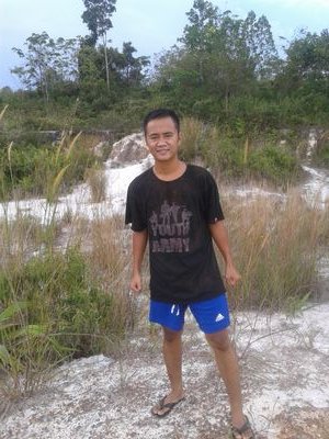 Resso_Juliatno's profile picture. aku adalah ?