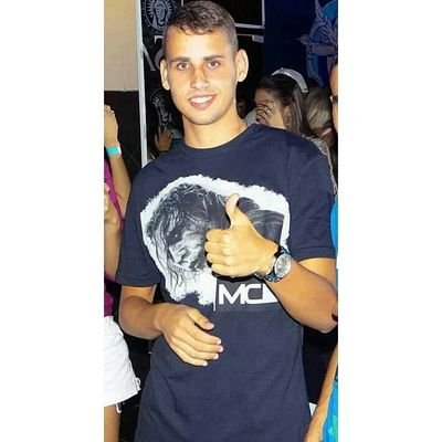 19 anos, surfista, PG beach, amo minha namorada :)