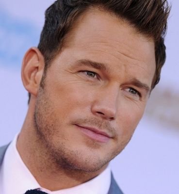 Me llamo Peter Jason Quill pero prefiero Starlord. Nací en la Tierra. Soy hijo de J'son emperador de Spartax. Guardián de la galaxia.