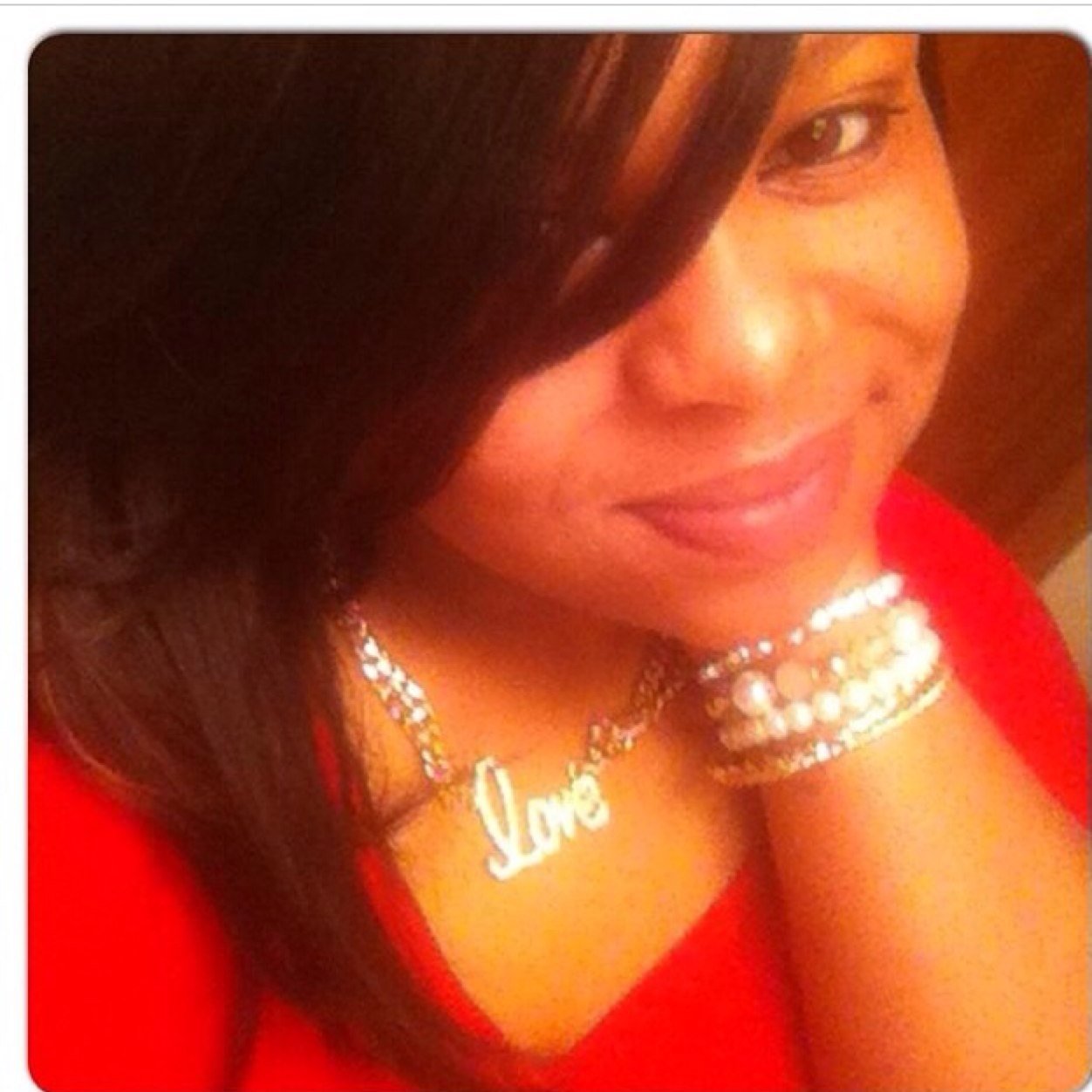 To know me is BeaUtiFul!❤~Not the Usual or your Ordinary chick~ tOttaly different ~ on my $ shyT~So follow ~ nd if not ~I give 2fuckS holla✌~ThaTsDaMoTto