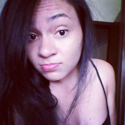 Cruzeirense Apaixonada , chata , chorona , mandona , bem lerdinha ,preguiçosa , sem limite , que não gosta de regras . Aproveita a vida como o ultimo segundo :*