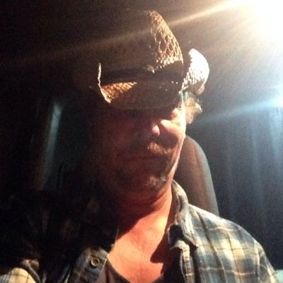 I love rock n roll, fast cars, and I'm a supa trucker, love real football (soccer) im 42 years young always love life, love women(tweet if interested) ⚡️MUFC⚡️