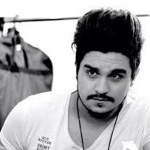Não há distância pro amor, E se a saudade apertar Procure no céu A estrela que mais brilhar... Ela será o meu olhar Você é tudo na minha vida (@luansantana).