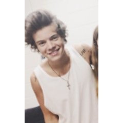 Hey, could you follow @strengthxrry please? Lots of love if you do babe xx