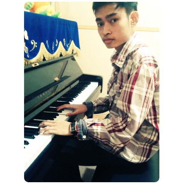 | Guitarist | Pianist | Musician | 25November |