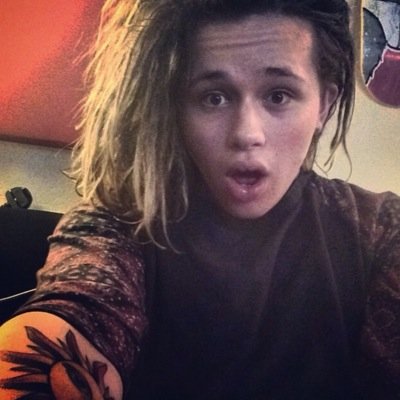 Follow my personal account @RozeenaU , luke fanpage,best luke friend pics , i follow friendies back follow me