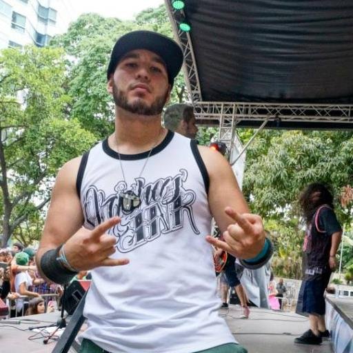 Músico, Deportista, Extrovertido, Jack Daniel's, ROCKERO. (Vi Veri Vniversvm Vivvs Vici)