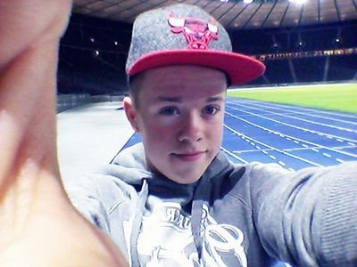 Boy from berlin
15 years old
love my girlfriend
