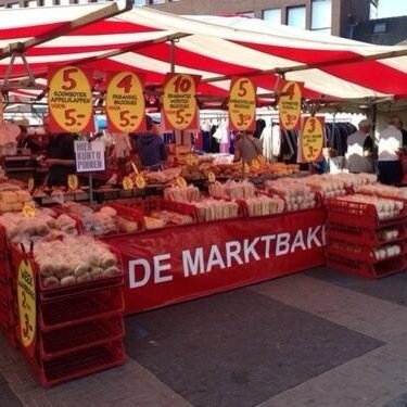Wij staan op di/wo/vrij en zat op de markt in Eindhoven, Donderdag in Den-bosch Onze specialiteiten:De brabantse worstenbroodjes,appelflappen,ambachtelijk brood