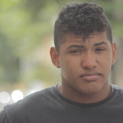 19 anos, adorador, servo de Deus, operador de áudio, fotógrafo.
Ah Senhor como eu dependo de Ti