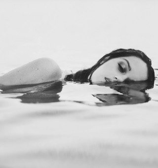 Bulimia~Ansiedad~Depresión~Odio hacia mi misma~Asco y repulsión hacia mi, por ser una maldita gorda.