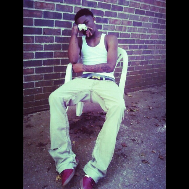 not a average young nigga , been shot twice and im still hea #blessed .. freejarvis&travis ! ig:1savage___ kik:realtakerr