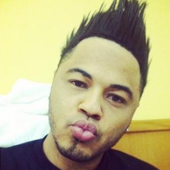 Curta a FanPage do nosso idolo no Facebook: http://t.co/7fnMl1GsZJ