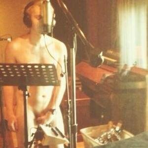 I post sexual 5SOS imagines.