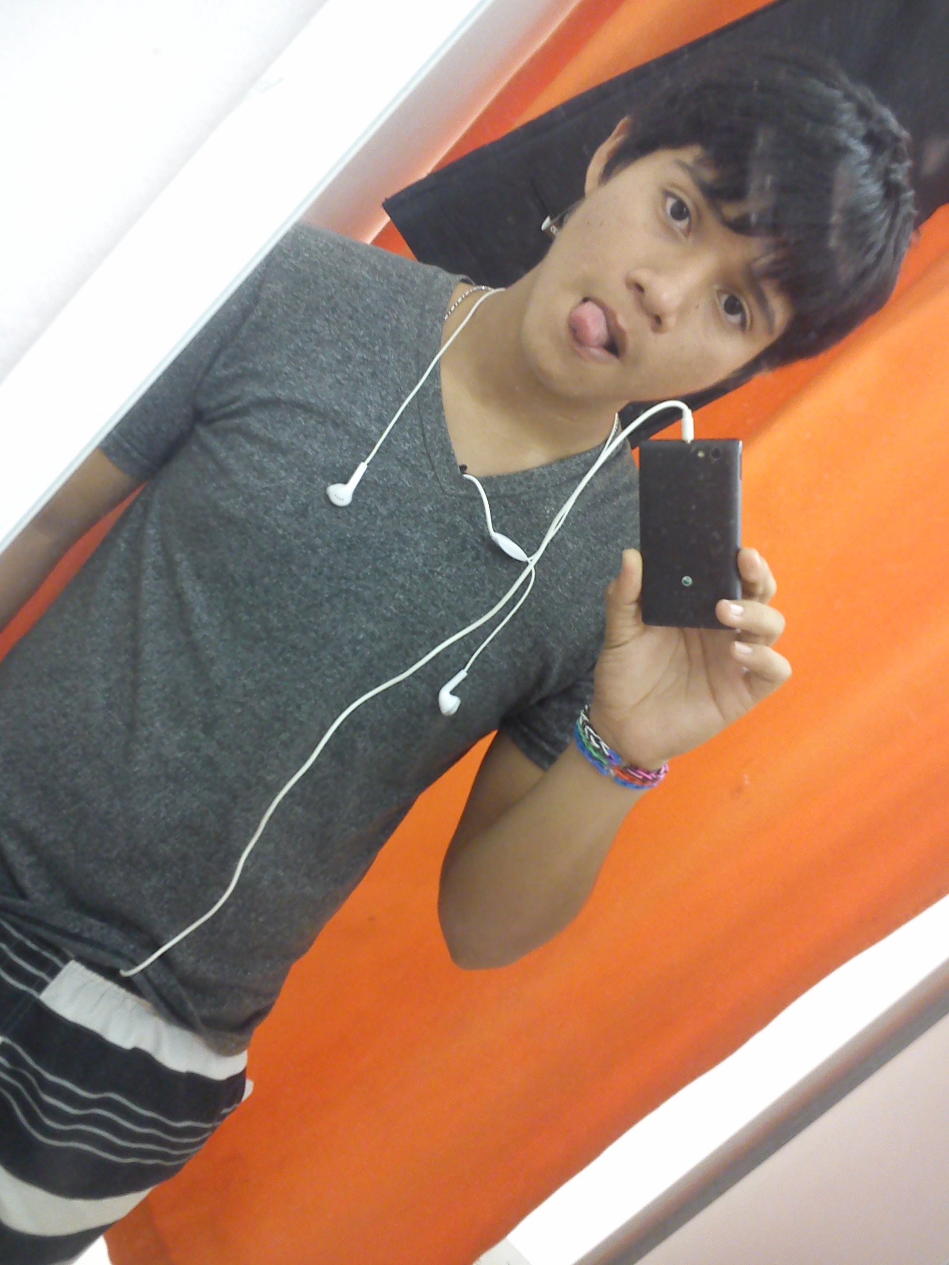 hola sabes soii sasuke uchiha jiji ^^