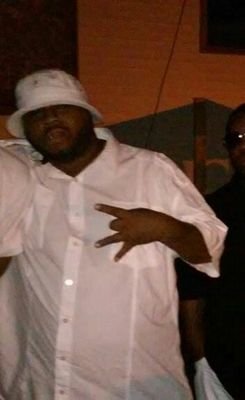 larrypitt17's profile picture. 