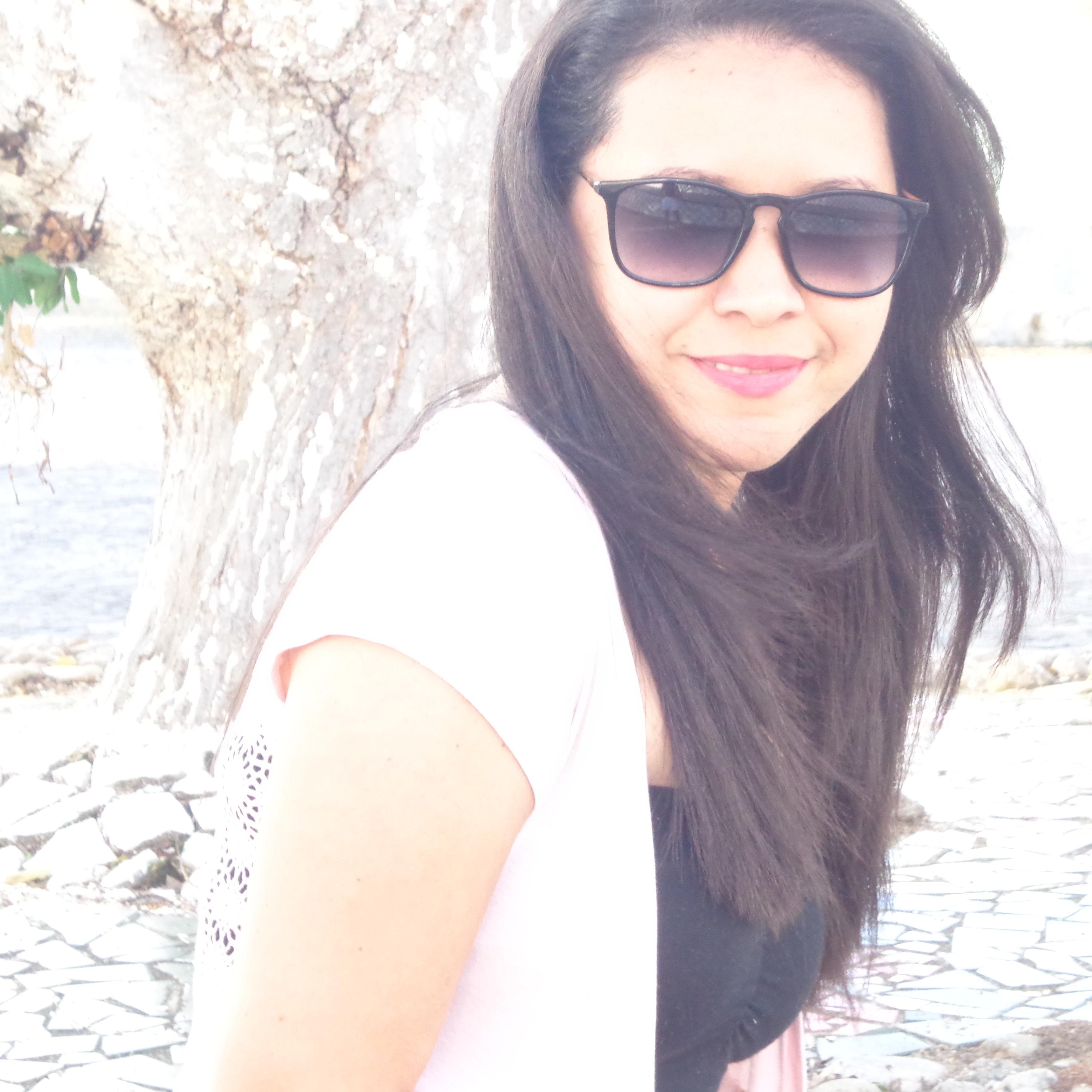 Viver sem ter vergonha de ser feliz.