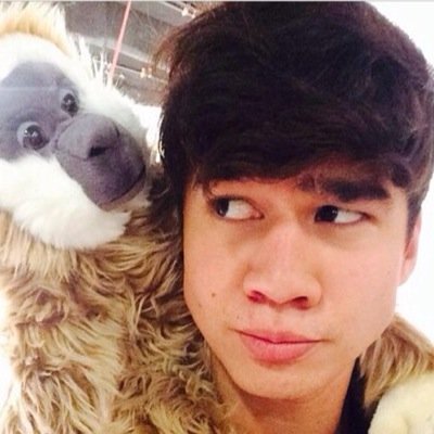 calumfthoodie's profile picture. Luke is fucking tall