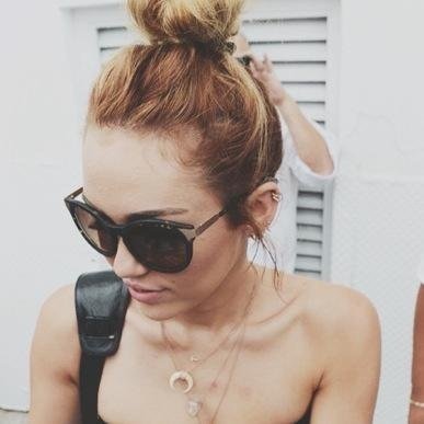 pra qm n lembra eu sou a staywithmecyrus exclui meu fc e to recomecando, te segui e retribua seguindo o staywithmecyrus bjooo