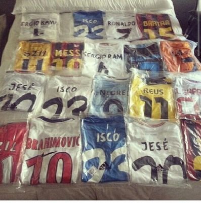 Se venden replicas de camisetas de futbol,nba,airmax...
Paypal o ingreso bancario.
Contactar por md.