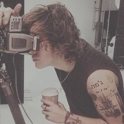 · I'm directioner   · i'm lesbian for Harry Styles